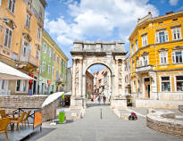 Gå ikke glip af det smukke amfiteater fra romertiden i byen Pula, der også gemmer på mange antikke bygninger.