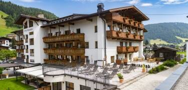 The Hotel Tirolerhof enjoys an extremely scenic location in the Austrian municipality of Wildschönau, in the heart of the Tyrolean Alps.
