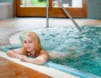 Slap af i det nydelige wellnessområde som bl.a. byder på indendørs pool, massage og saunaer.