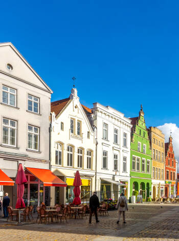 Ringhotel Altstadt Güstrow är centralt beläget i Güstrow nära stadens stora marknadsplats och Güstrow slott, som syns här.