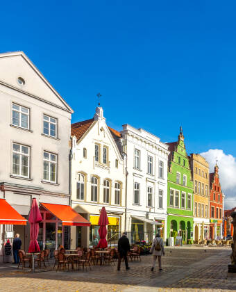 Das Ringhotel Altstadt Güstrow befindet sich in zentraler Lage in Güstrow, direkt neben dem Marktplatz und dem Schloss.