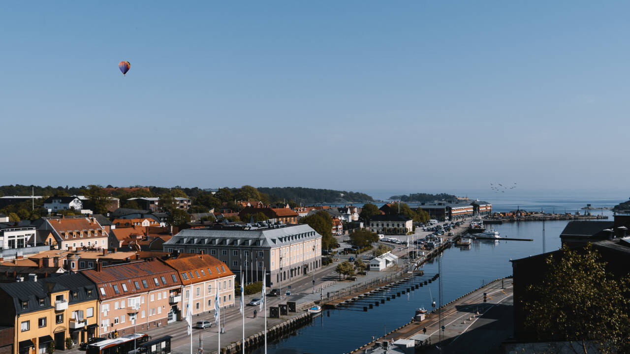 Nyd en tur rundt i Karlshamn centrum hvor I kan shoppe, spise eller hygge på en af byens caféer.