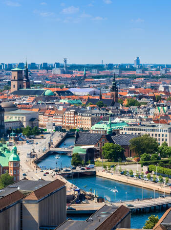 Åk in till Köpenhamn och upplev den härliga danska huvudstaden med allt vad den kan erbjuda.
