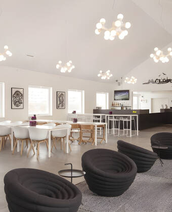 Das Hotel liegt knapp 6 km von Kopenhagen und bietet gratis Parkplätze und öffentliche Verkehrsmittel direkt nebenan.