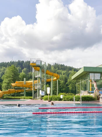 Besök det närliggande Osserbad, där ni kan spendera en rolig dag i vattnet.
