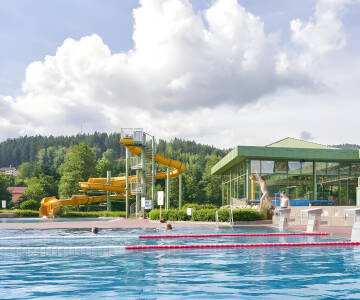 Besök det närliggande Osserbad, där ni kan spendera en rolig dag i vattnet.