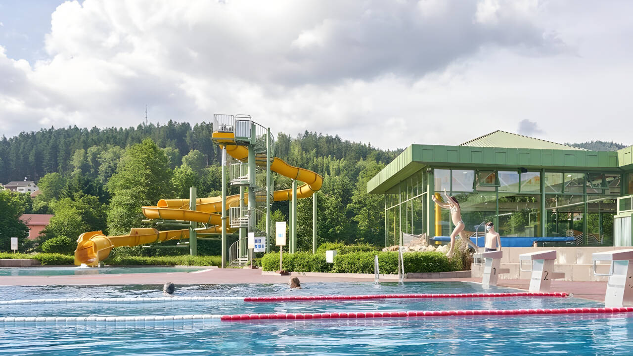 Besök det närliggande Osserbad, där ni kan spendera en rolig dag i vattnet.