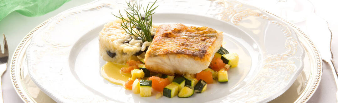Se fram emot en riklig frukostbuffé gjord på färska, regionala ingredienser och de finaste rätterna till middag.