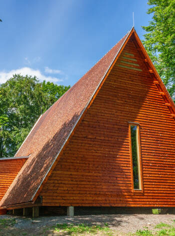Auf der Kata Farm steht die Ruine einer der ältesten Kirchen Schwedens. Die Krypta ist vielleicht Schwedens ältester erhaltener Raum!