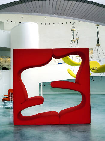 Besuchen Sie das Museum Trapholt etwas außerhalb von Kolding und genießen Sie zeitgenössische Kunst, Handwerk und Design.