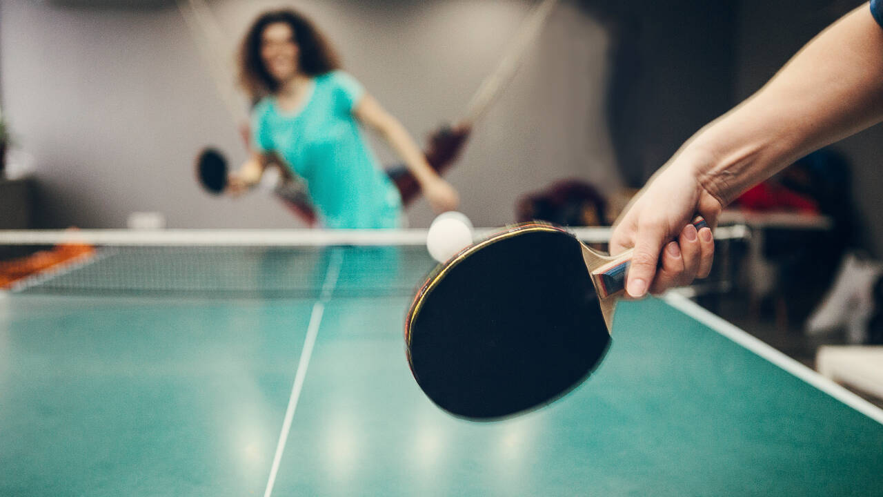 På hotellet kan I udfordre hinanden i et spil bordtennis, airhockey eller bordfodbold.