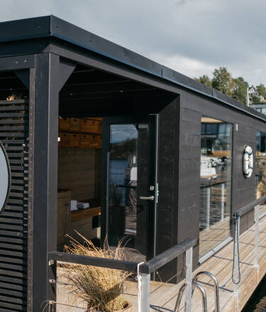 Entspannen und verjüngen Sie sich im 'state-of-the-art' Spa Bereich, der eine 'floating Sauna' beinhaltet.