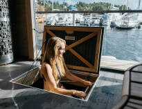 Entspannen und verjüngen Sie sich im 'state-of-the-art' Spa Bereich, der eine 'floating Sauna' beinhaltet.