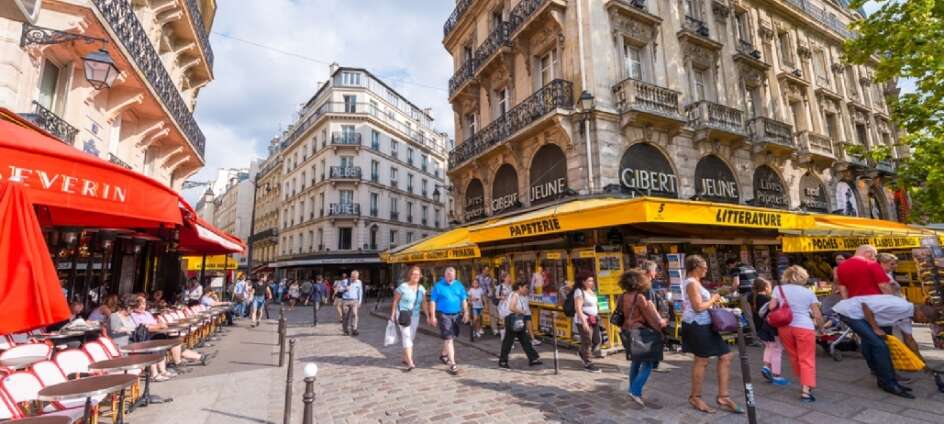 Das Quartier Latin ist das schöne alte Stadtviertel von Paris, wo Sie sowohl die alte Universität Sorbonne, Grünflächen und einige der besten Restaurants der Stadt finden.