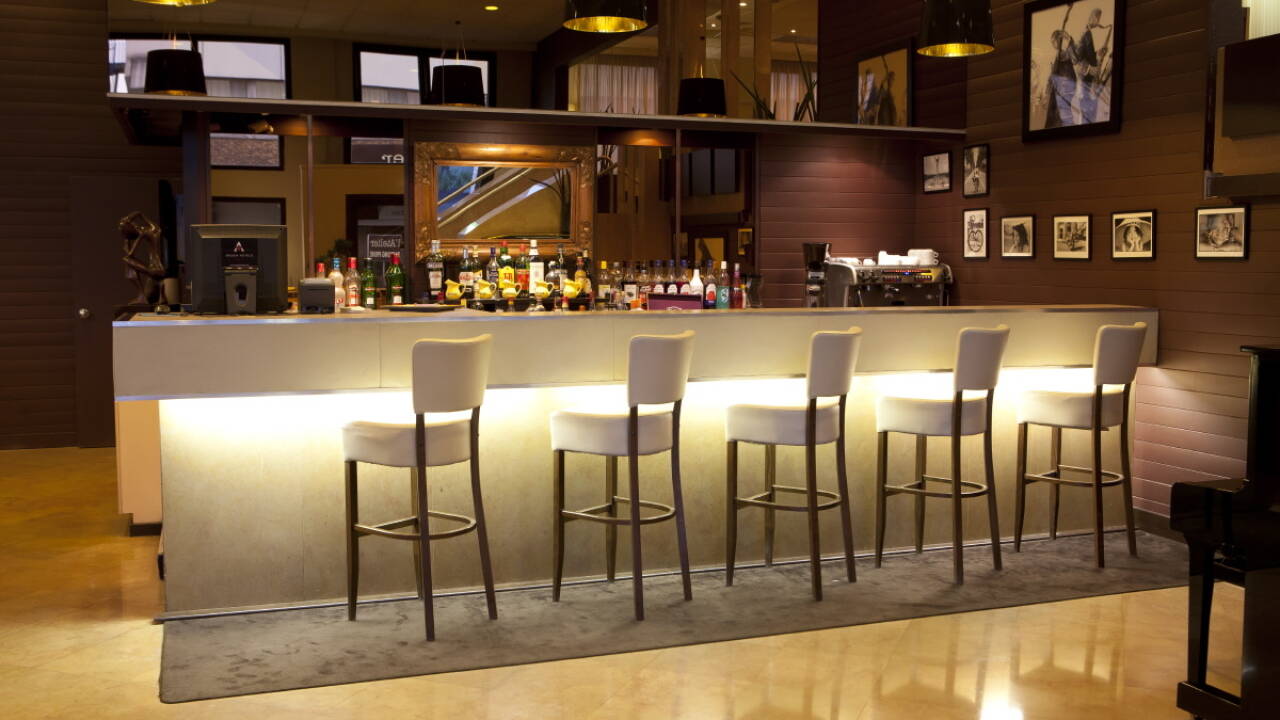 In der Lounge-Bar des Hotels können Sie nach einem langen Sightseeing-Tag einen Drink genießen.