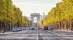 Njut av en promenad längs Champs Élysées, där ni även finner Triumfbågen, fina butiker och mysiga restauranger.