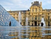 Et av verdens mest berømte museer, Louvre, ligger i vidunderlige bygninger og er et must å besøke.