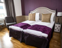 Das Hotel ist mit bequemen Betten ausgestattet und das Dekor ist historischen norwegischen Filmen nachempfunden.
