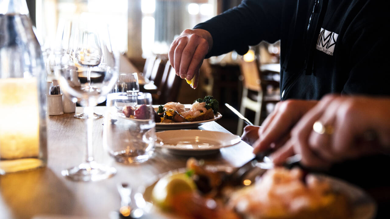 Dere kan se frem til god mat på hotellet, både morgen og kveld.