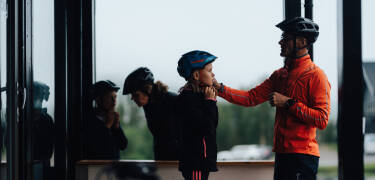 Tag med hela familjen på en aktiv semester med möjlighet till vandring, cykling, skidåkning och klättring.
