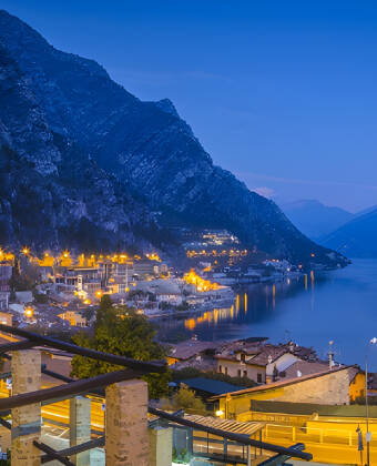 Tilbring en herlig dag i småbyen, Limone Sul Garda, som er preget hyggelige gater med små butikker og kafeer.