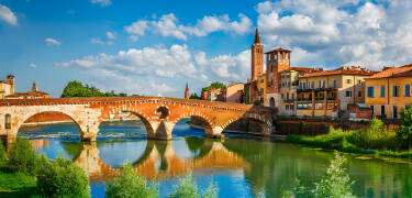 Utforsk ’Romeo og Julie-byen’, Verona, kjent for sine middelalderlige hus, som preger bybildet.