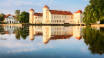 Das wunderschöne Schloss Rheinsberg besuchen, wo Friedrich der Grosse laut Überlieferung die glücklichsten Stunden seines Lebens verbrachte.