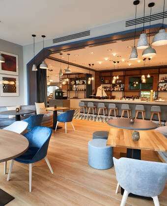 Den indbydende lobby og restaurant byder på elegant, moderne design.