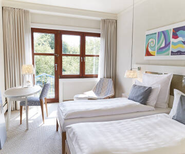 Helle, moderne Zimmer mit durchdachten Annehmlichkeiten wie einem Smart-TV sorgen dafür, dass Sie sich vom ersten Moment an wie zu Hause fühlen.