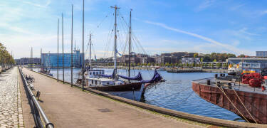 Wenn Sie hier übernachten, haben Sie einen hervorragenden Zugang zum Kieler Hafen, der sich perfekt für Spaziergänge entlang der Kaimauer und für Kreuzfahrten oder Bootstouren eignet.