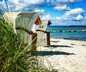 Nutzen Sie den Charme der Küste Kiels mit einfachen Ausflügen zu Sandstränden und malerischen Aussichtspunkten auf die Ostsee.