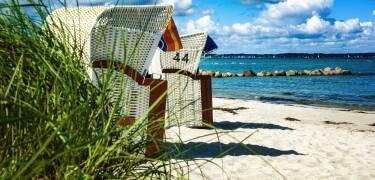 Nutzen Sie den Charme der Küste Kiels mit einfachen Ausflügen zu Sandstränden und malerischen Aussichtspunkten auf die Ostsee.