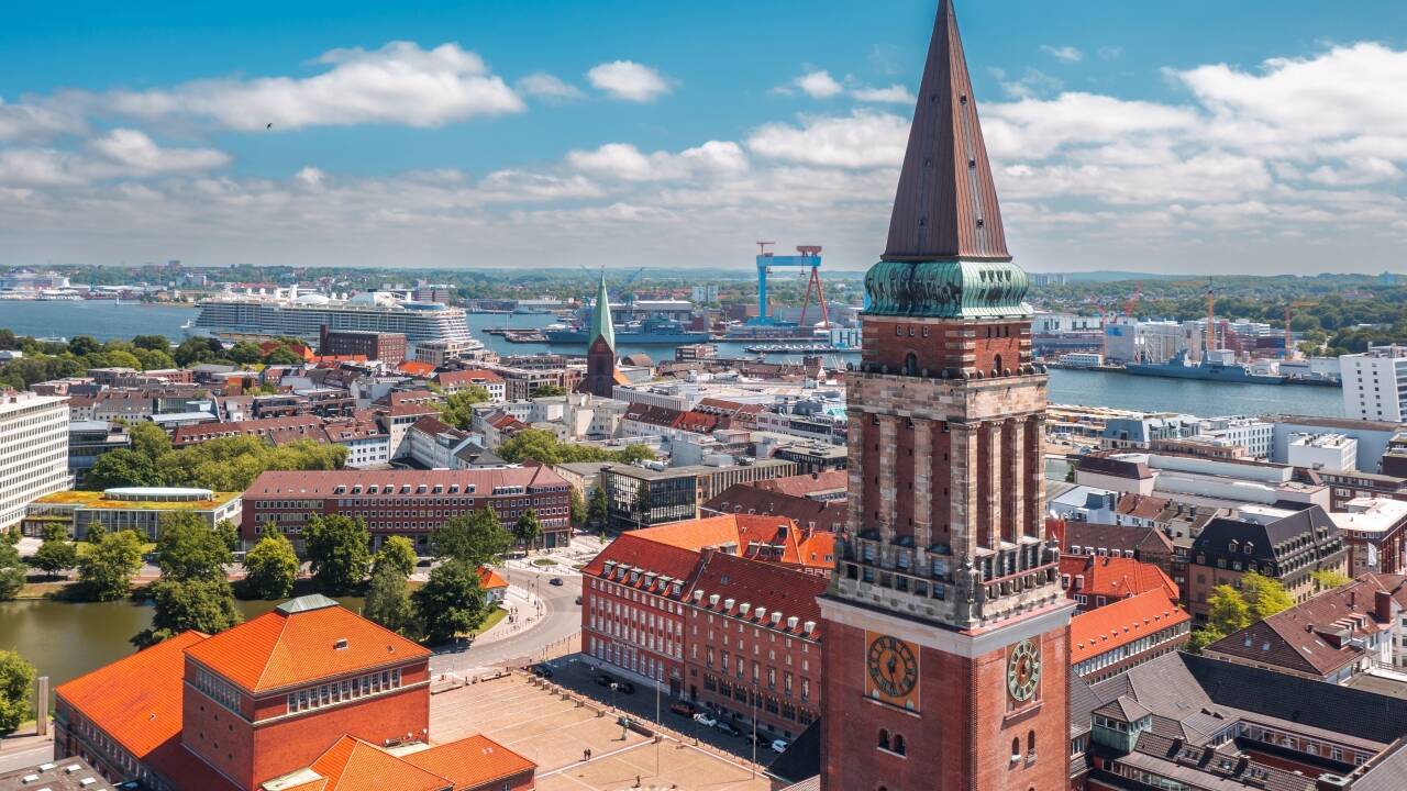 Bo mitt i hjärtat av Kiel, där stadens livliga centrum och kulturella höjdpunkter ligger bara en kort promenad bort.
