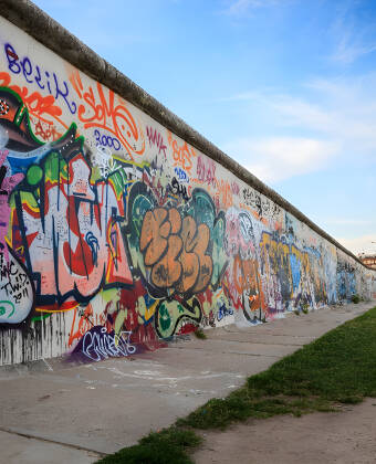 Berlin ist eine interessante Kulturhauptstadt mit vielen historischen Sehenswürdigkeiten, darunter zum Beispiel die Überreste der Berliner Mauer.