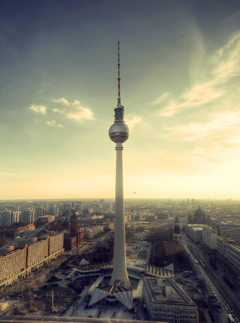 Erleben Sie Berlin und seine bekannten Sehenswürdigkeiten: die Berliner Mauer, die Museumsinsel, das Brandenburger Tor und den Reichstag.