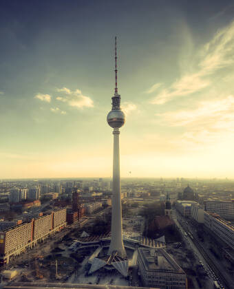 Erleben Sie Berlin und seine bekannten Sehenswürdigkeiten: die Berliner Mauer, die Museumsinsel, das Brandenburger Tor und den Reichstag.