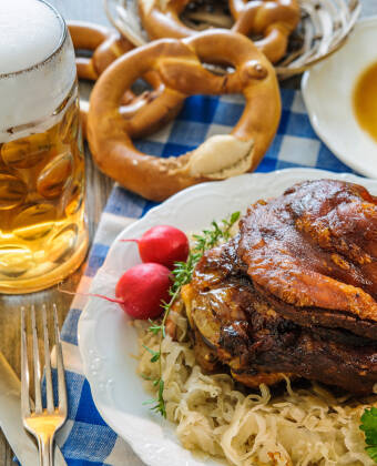 Regionale, bayerske retter og typisk øl kan findes på byens mange restauranter.