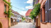 The hotel is centrally located in the charming wine village of Neustadt an der Weinstrasse.