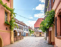 The hotel is centrally located in the charming wine village of Neustadt an der Weinstrasse.