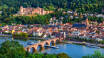 Machen Sie einen Familienausflug nach Heidelberg, in die schöne Altstadt und ins berühmte Schloss.