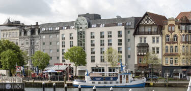 Sunday Hotel Flensburg ligger bekvemt lige ved vandet med nem adgang til Flensborgs seværdigheder.