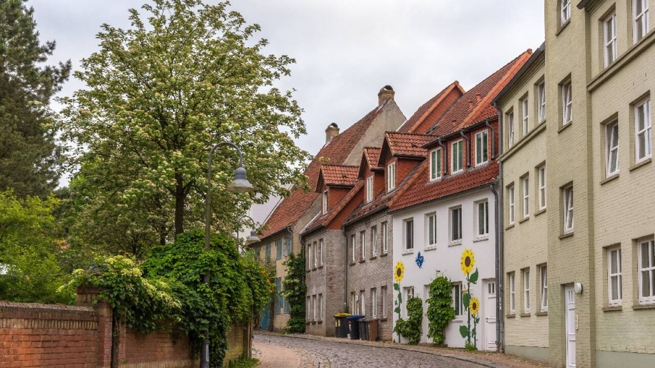 Flensburg har en charmerende bymidte fyldt med små stræder og brostensbelagte gader.
