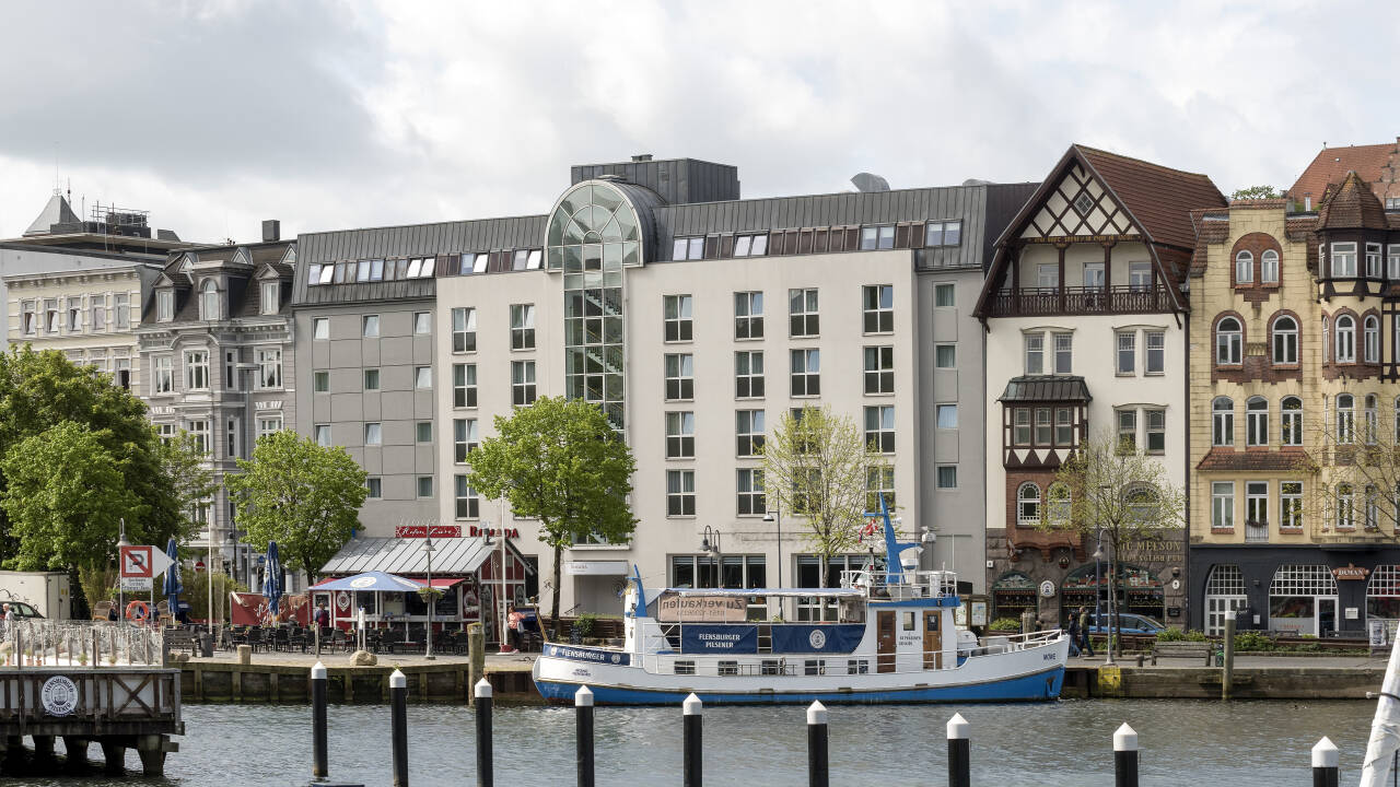 Sunday Hotel Flensburg is conveniently located right by the water, with easy access to Flensburg's sights.