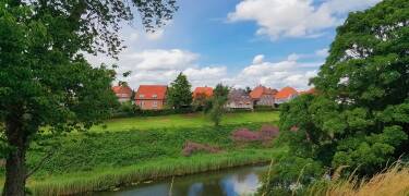 Du er ikke langt fra Fredericia, hvor du kan shoppe eller besøke et museum.