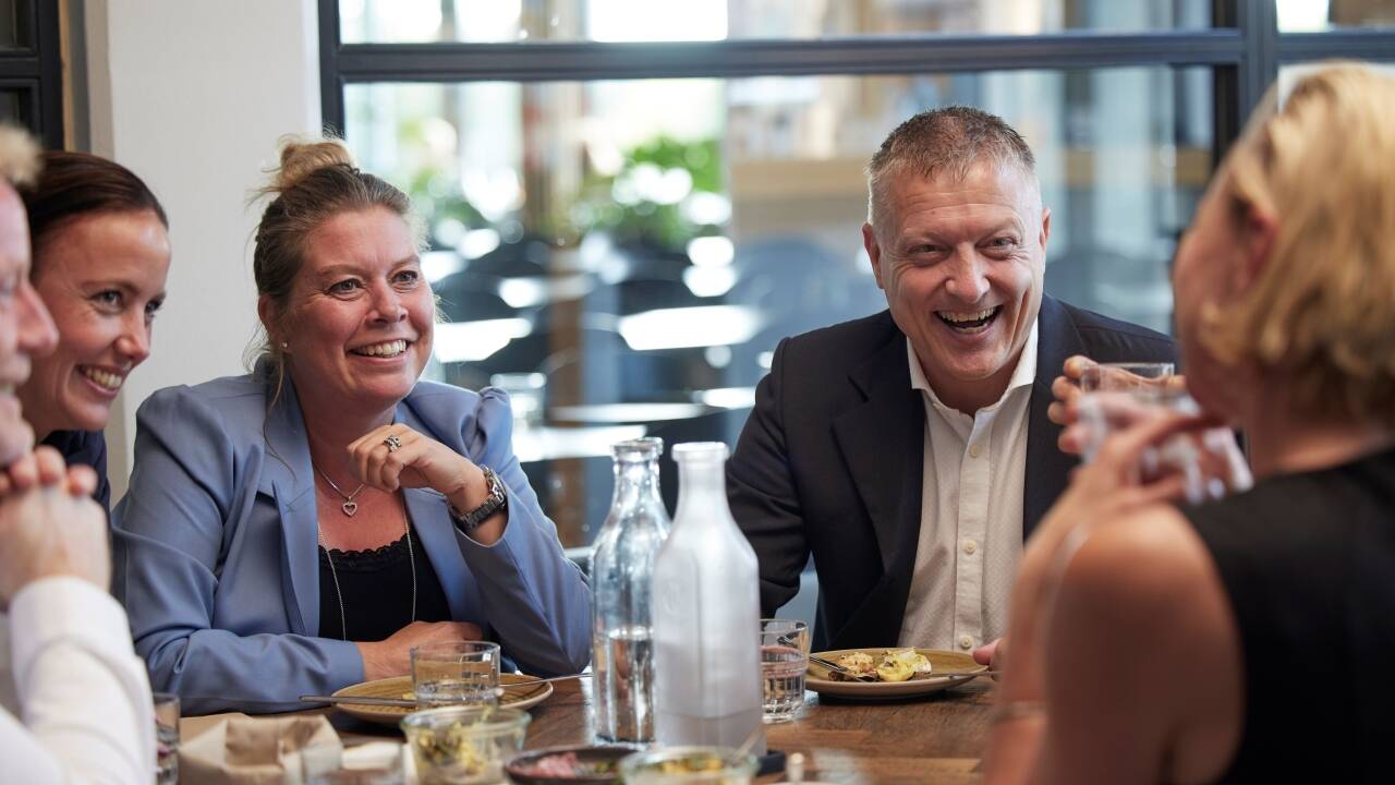Atmosfären är alltid mysig i den nyrenoverade ljusa restaurangen.