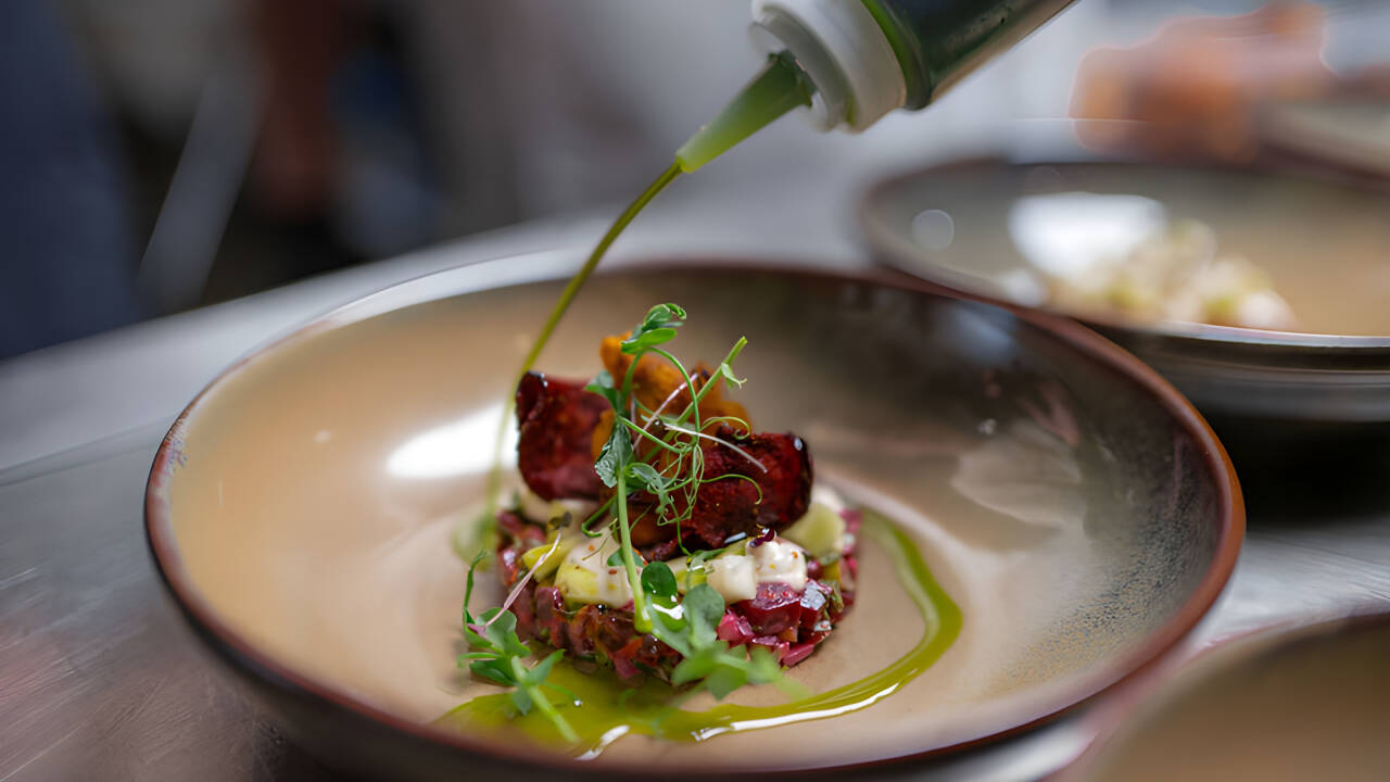 Genießen Sie ein gutes Abendessen im schönen Restaurant mit Blick auf den Lillebælt.