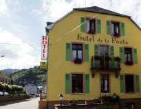 Hotellet ligger vackert beläget i bergskedjan Vogeserne i Alsace nära vackra bergsjöar och traditionella byar.