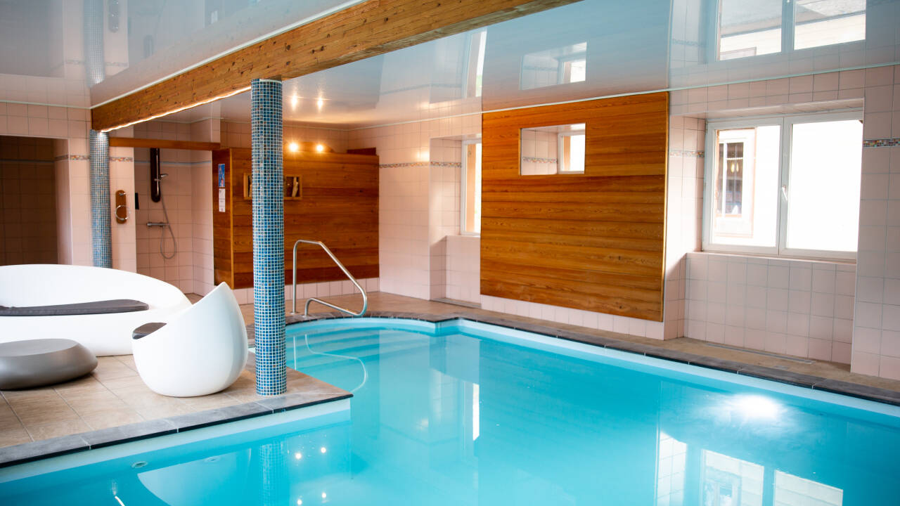 Wenn Sie Entspannung suchen, können Sie für ein Stündchen das hoteleigene Hallenbad genießen und anschließend in der Sauna entspannen.