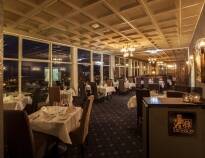 You can dine in the hotel restaurant overlooking the Oslo Fjord and buy a drink in the cosy lounge bar.
