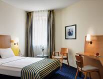 Du vil føle deg hjemme i de smakfullt innredede, lyse rommene på InterCity Hotel Stralsund.